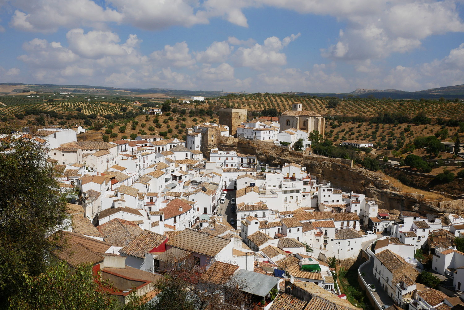 The spectacular Spanish town that stands on top of a cliff 50
